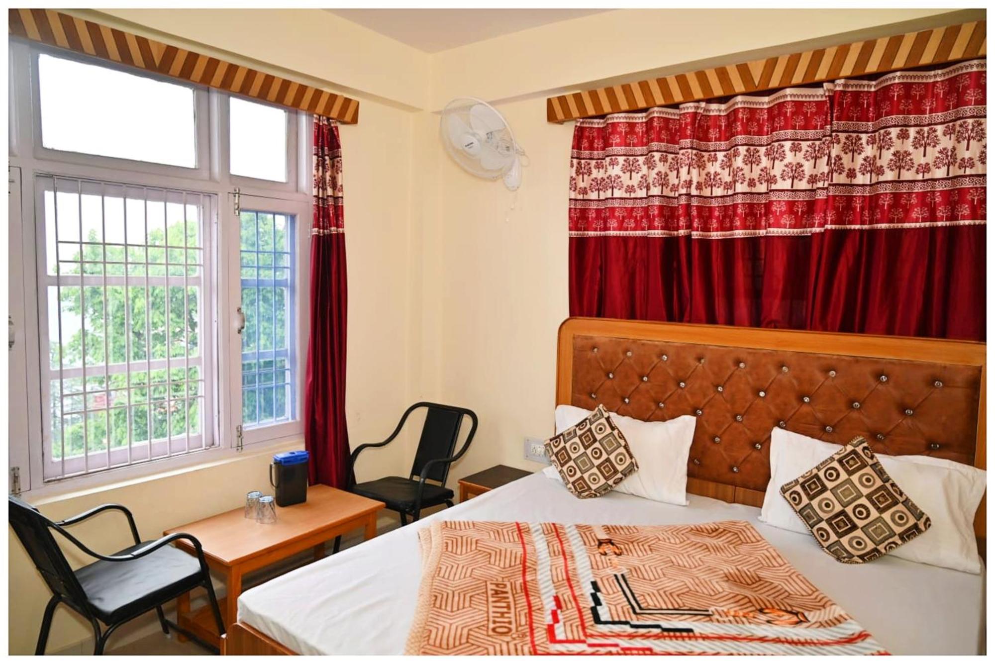 Simla Hotel K R I S H N A B - B Near Mall Road And Temple Exterior foto